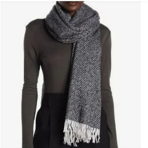 NWT Amicale Black & White Grey Effect Chevron Cashmere & Wool Blend Scarf